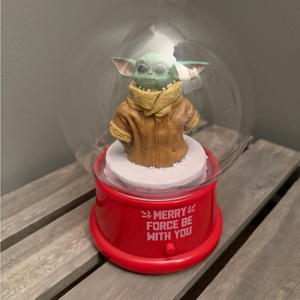 Star Wars Mandalorian Grogu Baby Yoda Musical Snow Globe